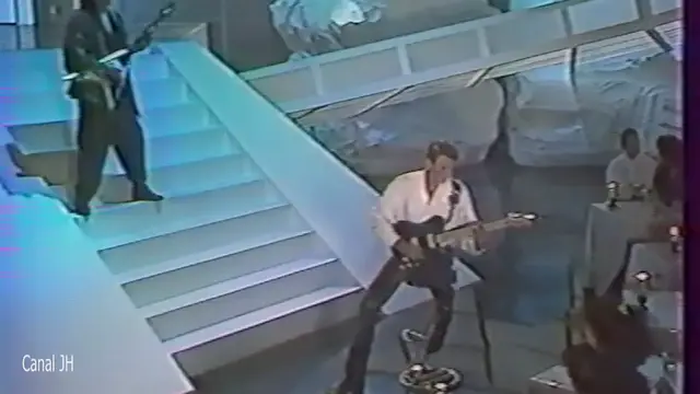 Video thumbnail for Johnny Hallyday - Quelque chose de Tennessee - 1985