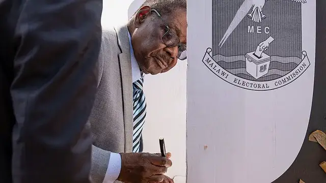 'Video thumbnail for Malawi's ex-president Mutharika to make a comeback after winning elections'