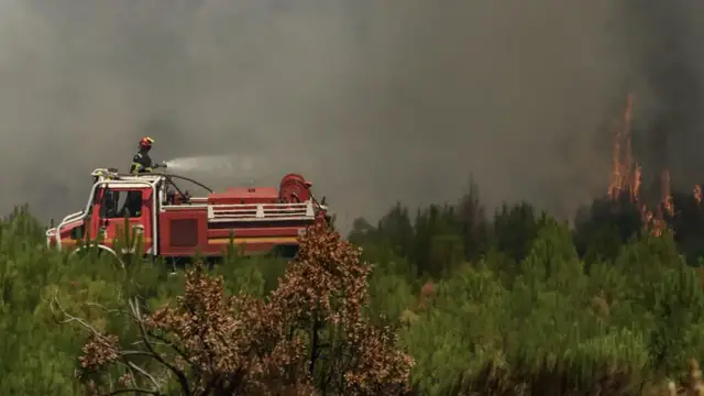 Video thumbnail for Incoming heatwave set to worsen firefighting conditions in France's southwest