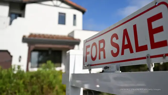 'Video thumbnail for Delistings surge as homeowners refuse to drop asking prices: Report'