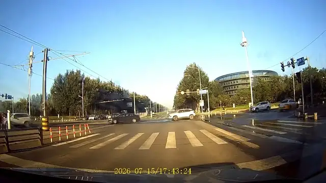 Video thumbnail for Crash at Liaoning Intersection Caught on Dashcam