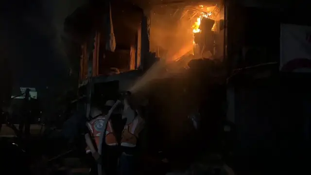 Video thumbnail for Israeli strike hits commercial building near Gaza hospital.