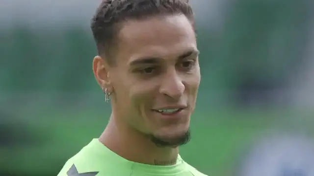 'Video thumbnail for FILE: Antony move to Betis back on after clubs agree deal'