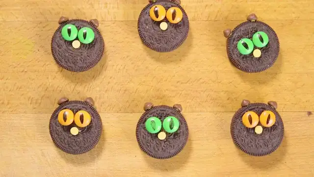 Video thumbnail for Fun No-Bake Oreo Cat Treats for Kids