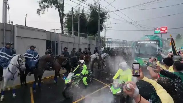 Video thumbnail for Mexico: Mexico national football team arrives at Azteca Stadium for England World Cup last-16 match.