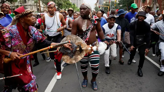 Video thumbnail for South Africa deploys police as anti-immigrant protests prompt fears