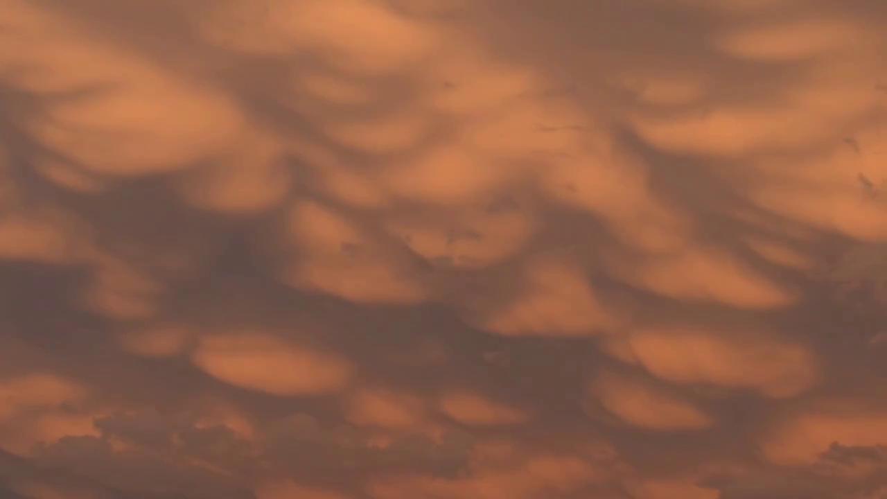 Video thumbnail for US: Mammatus Clouds Appear Over Norman at Sunset.