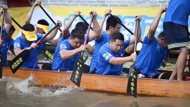 Video thumbnail for Thailand: Traditional dragon boat races draw crowds in southern China.