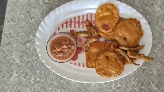 'Video thumbnail for BAIGAN KE KARARE PAKAUDE'
