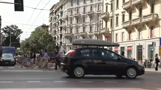Video thumbnail for Italy: Extreme heatwaves may cause 6-12 bln euros annual losses.