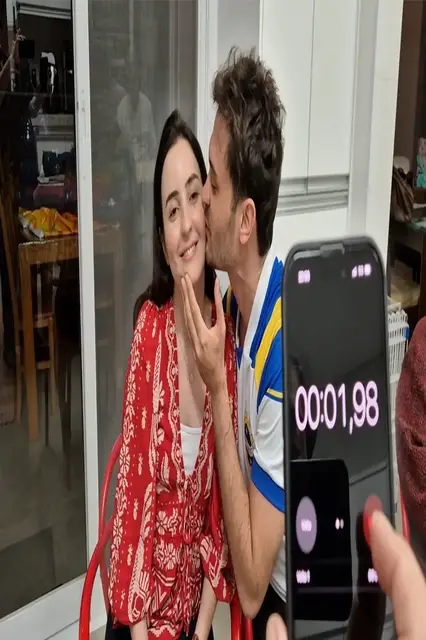 Video thumbnail for Most kisses in 30 seconds by a pair - 195 by Renato Bayma Gaia and Naiara Roberta Ribeiro de Marins