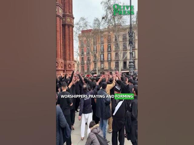 Video thumbnail for WATCH: Shia Muslim display in arc de triomf in Barcelona for the last Friday of Ramadan