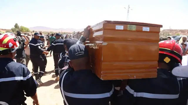 Video thumbnail for Algeria: Funeral held for Algerian child found dead after 4 days trapped in well.