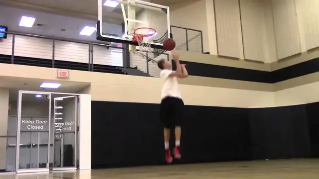 'Video thumbnail for Isaiah Rivera And Steven Celi Dunk Session :: New Dunks'
