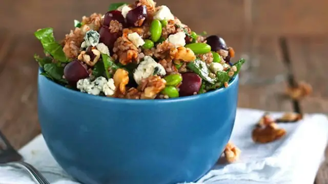 Video thumbnail for Honey Walnut Power Salad recipe