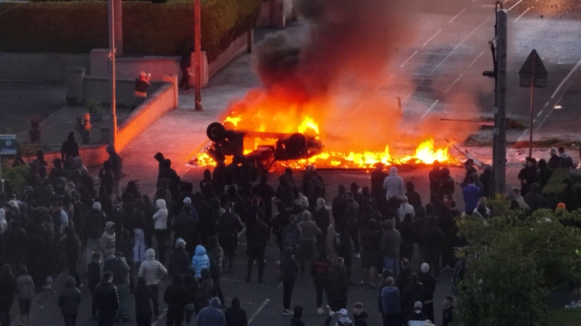 Video thumbnail for Anti-immigrant protesters clash with police, torch car at Belfast rally