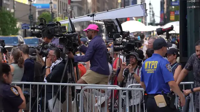 Video thumbnail for US: Celebrity guests arrive at Taylor Swift and Travis Kelce's wedding event in New York.