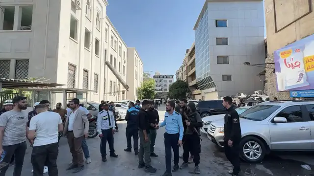 Video thumbnail for Syria: Explosion rocks cafe in central Damascus, several wounded.