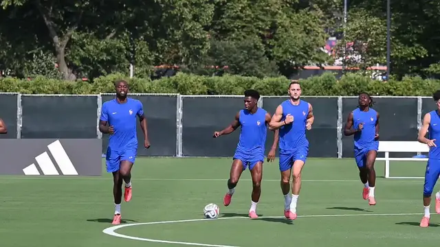 Video thumbnail for US: France trains ahead of World Cup Round of 16 clash with Paraguay.