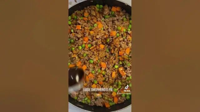 'Video thumbnail for Super easy Shepherd’s Pie recipe that your family is sue to enjoy! #shepherdspie #easyrecipe'