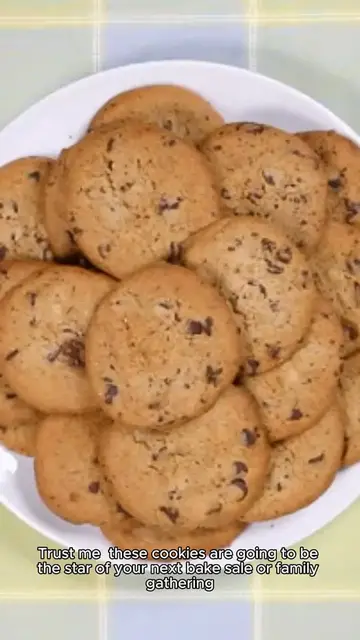 Video thumbnail for salted caramel chocolate chip cookies recipe
