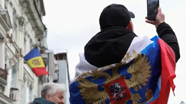 'Video thumbnail for Moldova: bomb threats in polling stations abroad amid tense election'