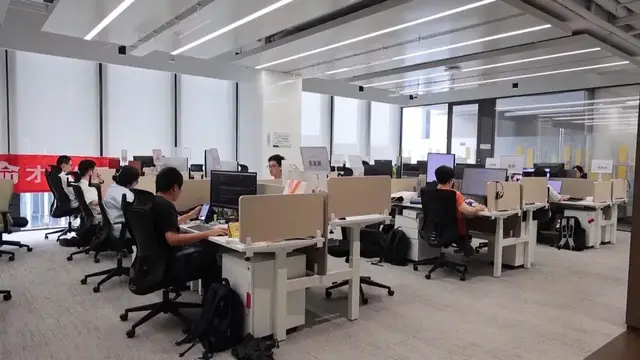 Video thumbnail for China: Shanghai builds new training ground for AI talent.