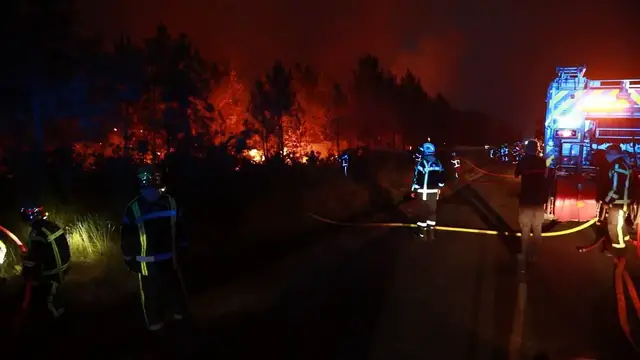 Video thumbnail for France: Firefighting efforts continue in southeastern France (2).