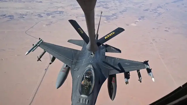 Video thumbnail for Saudi Arabia: KC-135 Refuels F-16s In Midair Over Central Command Area.