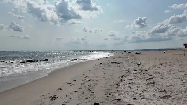 Video thumbnail for City warns swimmers about rip current risk