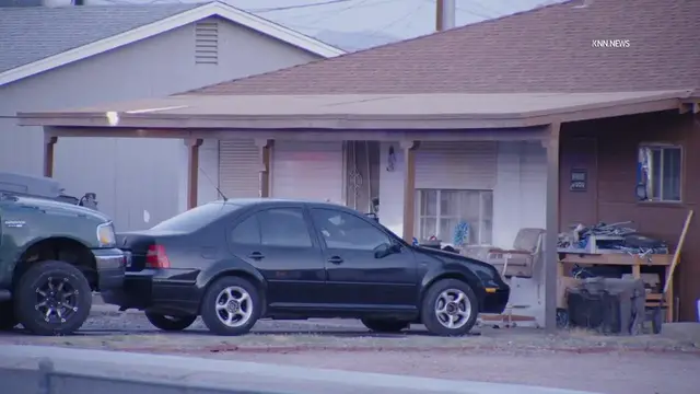 Video thumbnail for US, Phoenix: Youngtown Suspect Arrested By SWAT After Dragging Trooper While Fleeing Traffic Stop.