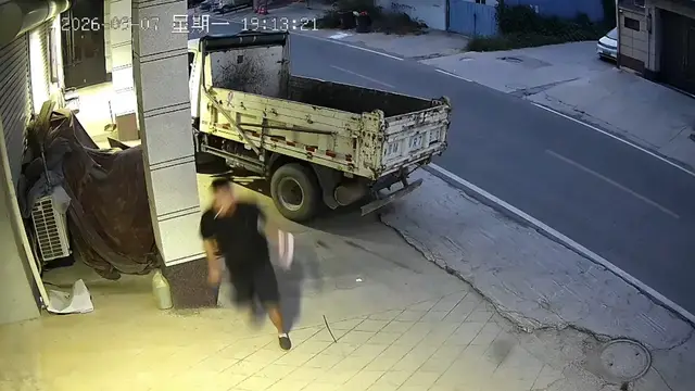Video thumbnail for Man Runs from Truck with Dog Following in Shanxi, China