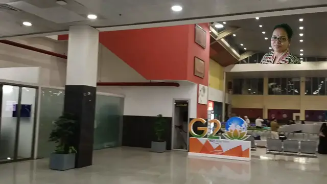 Video thumbnail for लखनऊ हवाई अड्डा, छोटा और सुंदर Lucknow Airport, Small and Beautiful