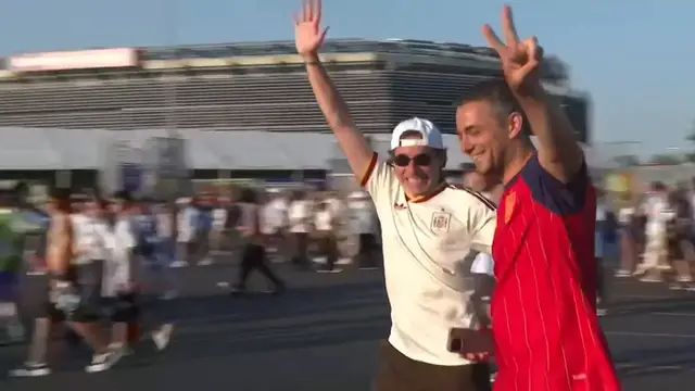 Video thumbnail for US: Spanish fans celebrate World Cup Championship while leaving MetLife Stadium.