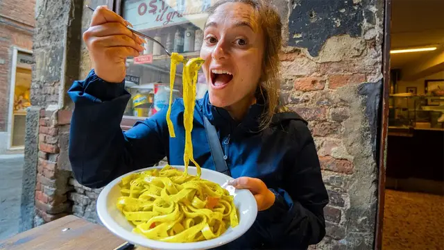 Video thumbnail for ITALIAN STREET FOOD in Tuscany 1.5kg Florentine Steak + PANINI INSANITY in Siena, Italy!!