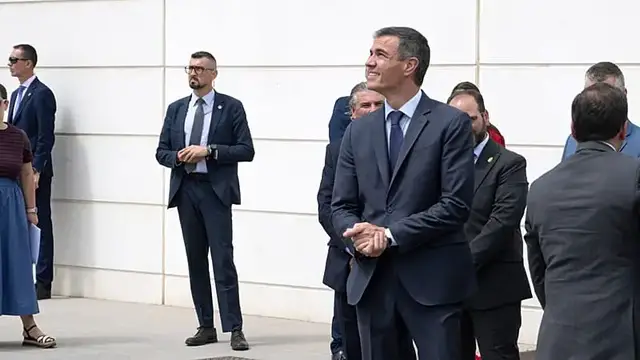 Video thumbnail for Spain, Algeria seek fresh start as Sánchez visits Algiers