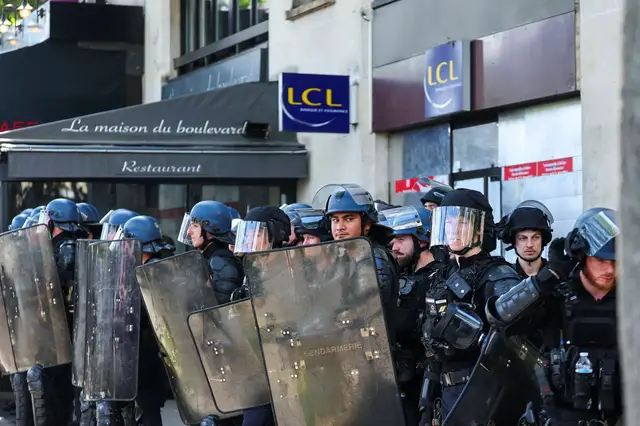 Video thumbnail for Clashes between police and May Day demonstrators in Paris