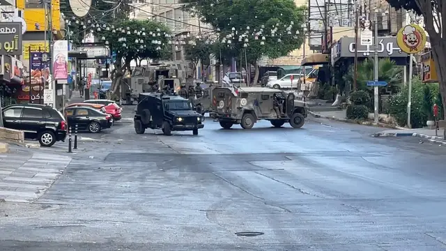 Video thumbnail for Israeli forces raid Palestinian neighborhood in Nablus.
