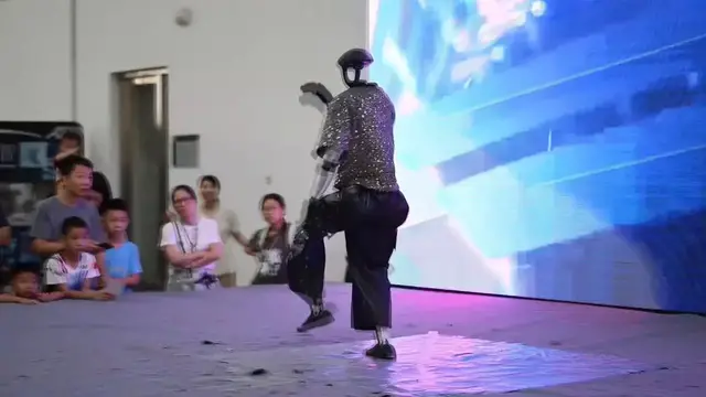 Video thumbnail for Thailand: AI robot exhibition draws visitors in China's Guangdong province.