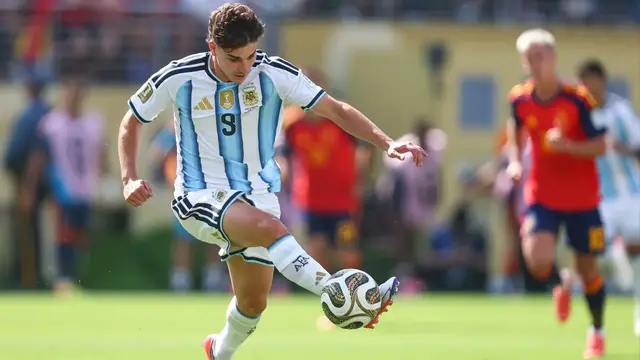 Video thumbnail for Argentina's Transition: Messi to Alvarez & Young Stars