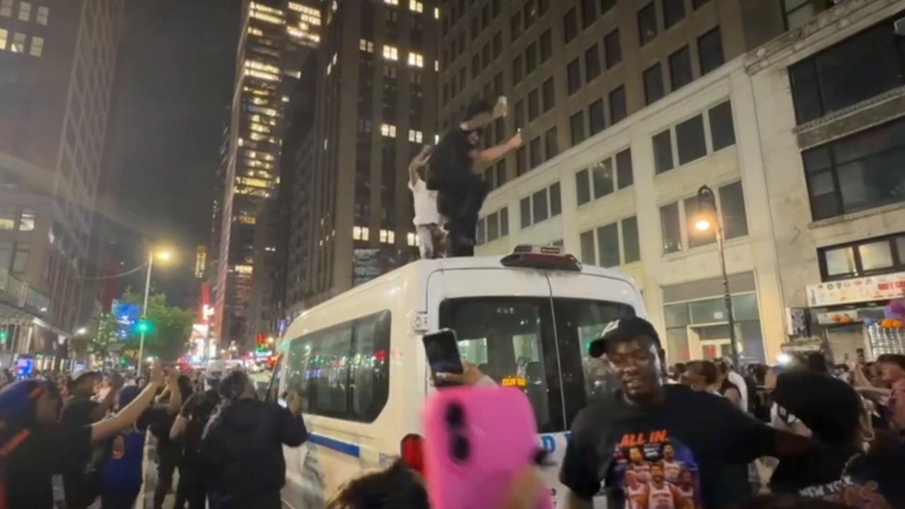 Video thumbnail for US: Fans damage police vehicles after canceled NBA finals watch party in New York.