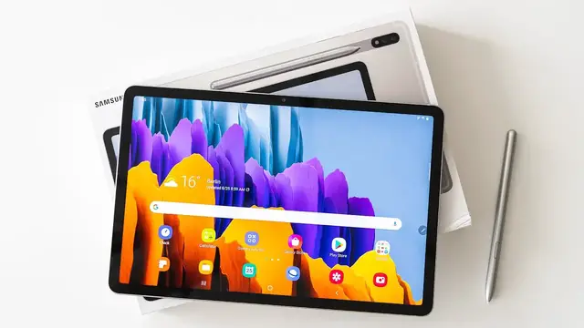 'Video thumbnail for Samsung Galaxy Tab S7 Unboxing & First Impressions'