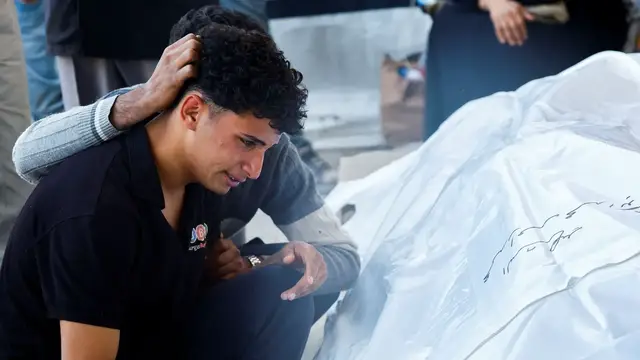 Video thumbnail for Funerals held across Gaza for Palestinians killed by Israel in another ceasefire breach