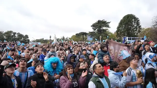 Video thumbnail for Argentina: Argentine football fans display mixed emotions following World Cup final loss.