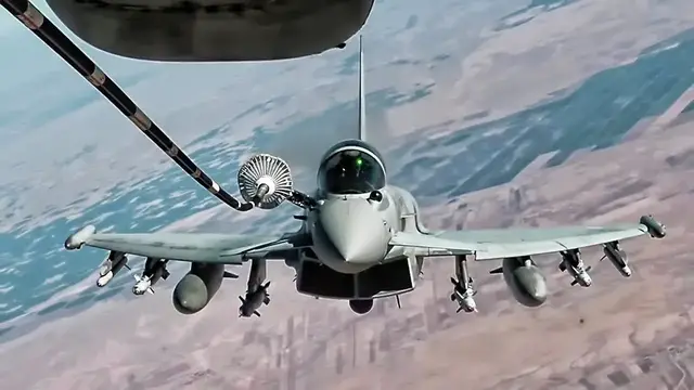 Video thumbnail for Royal Air Force Typhoon FGR4 • In-flight Refueling