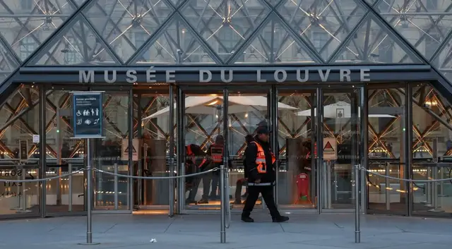 'Video thumbnail for Arrests made in Louvre jewellery heist by French police: Paris prosecutor'