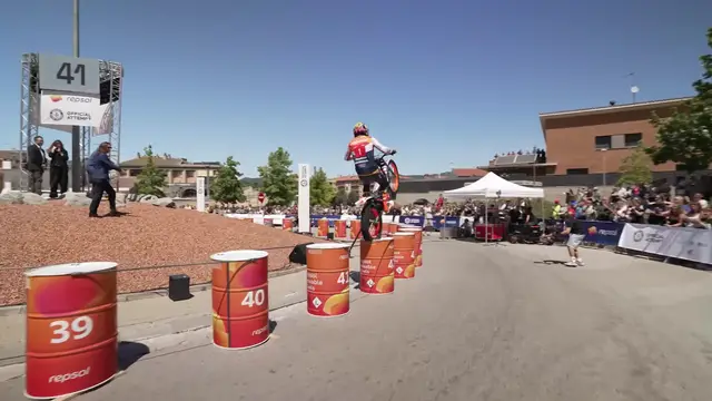 Video thumbnail for Most consecutive barrels jumped on a motorcycle (rear wheel only) - 53 by Toni Bou