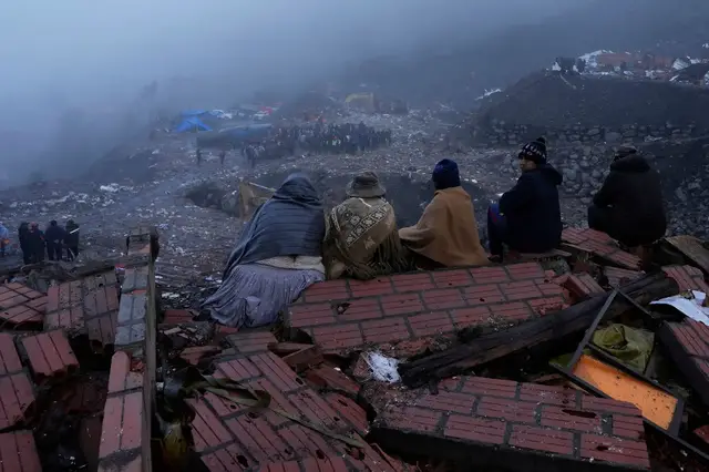 Video thumbnail for Blast rips through Bolivian mining community amid fight with rivals