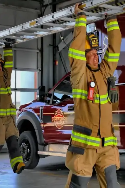 Video thumbnail for Shortest firefighter (female) - Autumn Kelso at 147.32 cm (4 ft 10 in) tall