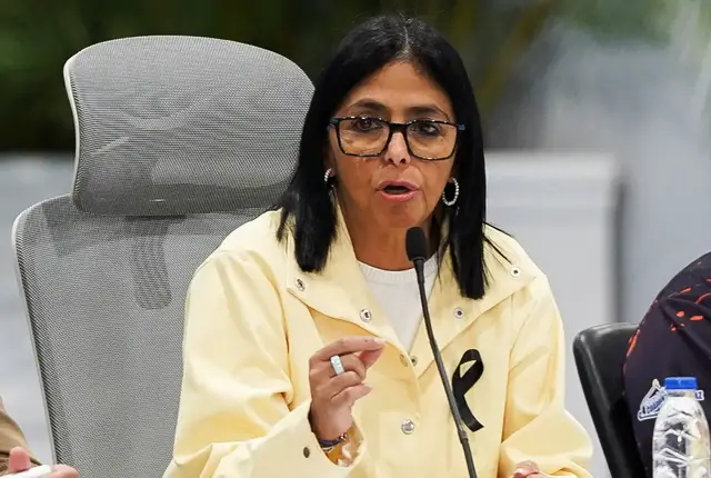 Video thumbnail for Delcy Rodriguez responds to public anger at government response